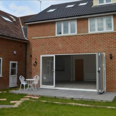 Garland Modern Spacious Apartment, Brentwood 1 Exteriör bild