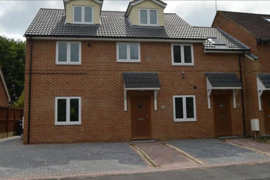 Garland Modern Spacious Apartment, Brentwood 1 Exteriör bild