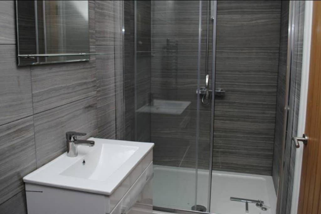 Garland Modern Spacious Apartment, Brentwood 1 Exteriör bild