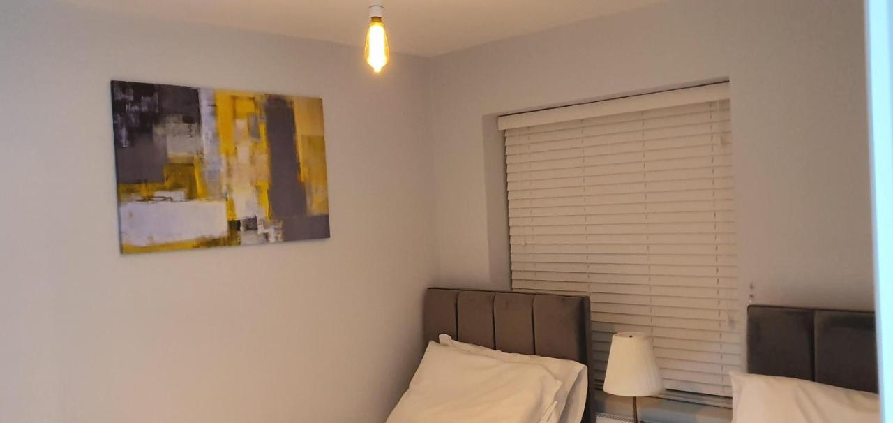 Garland Modern Spacious Apartment, Brentwood 1 Exteriör bild
