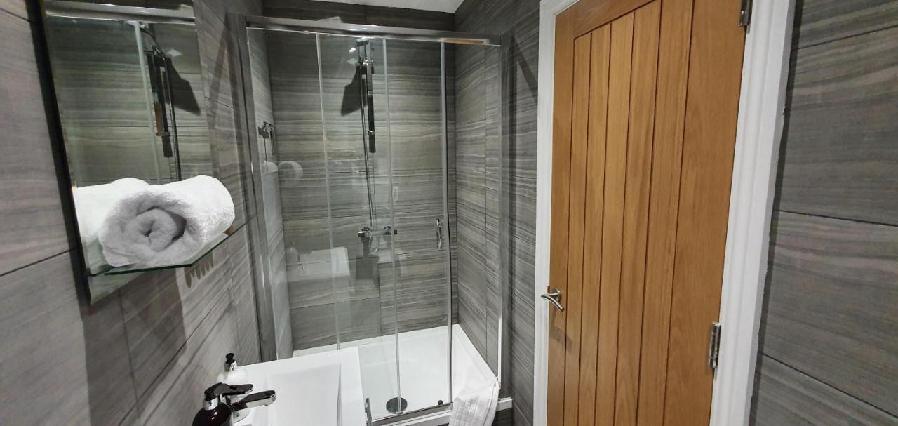 Garland Modern Spacious Apartment, Brentwood 1 Exteriör bild