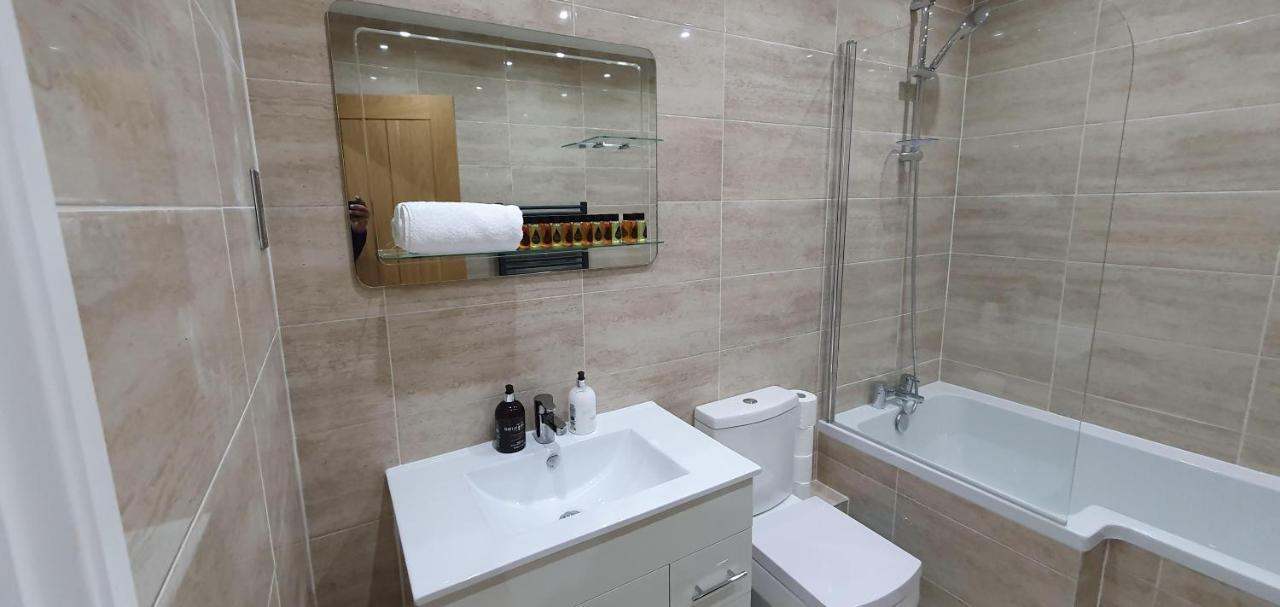 Garland Modern Spacious Apartment, Brentwood 1 Exteriör bild