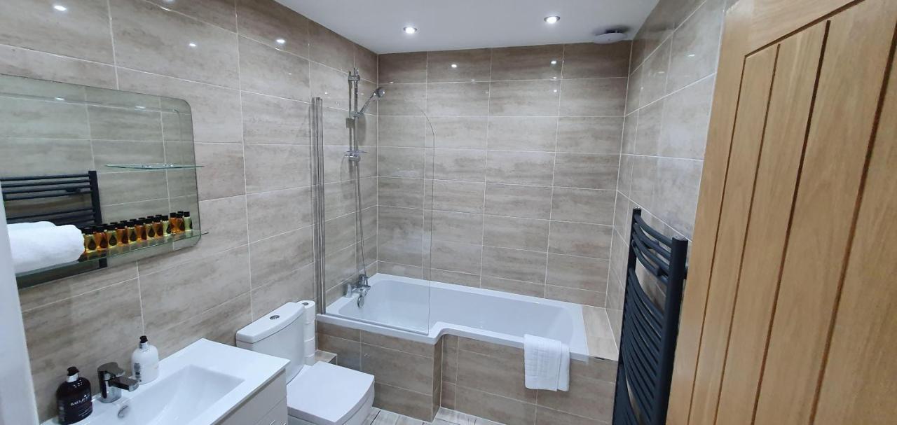 Garland Modern Spacious Apartment, Brentwood 1 Exteriör bild